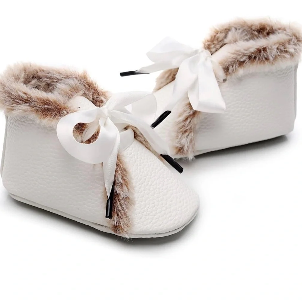 Fleece-lined baby booties
